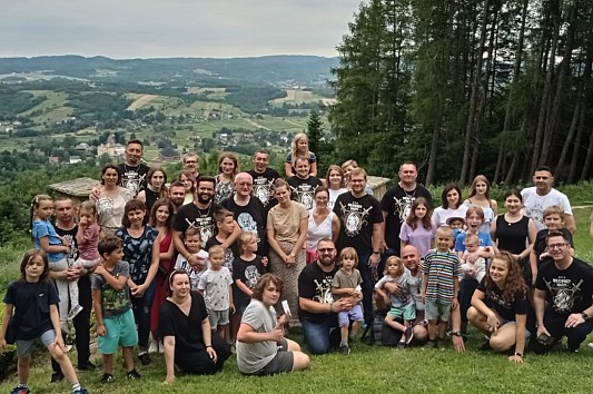 Zakończenie roku formacyjnego Wojowników Maryi Przemyśl wraz z rodzinami w Bliznem