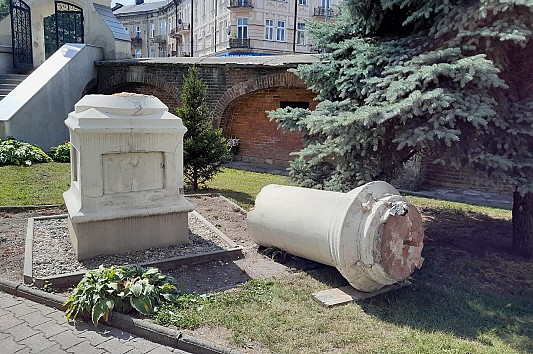 Z przemyskiego krajobrazu zniknęła figura Matki Bożej Immaculaty przy parafii Trójcy…Co się stało?