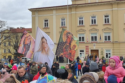 Orszak Trzech Króli w Przemyślu z udziałem Męskiego Różańca i Wojowników Maryi Przemyśl!