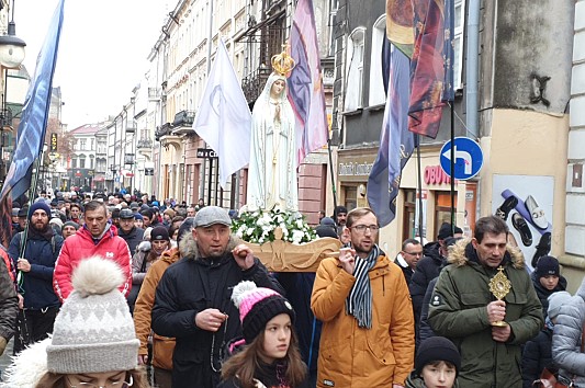 Modlące się Rodziny przeszły przez Przemyśl! Rodzinny Różaniec!