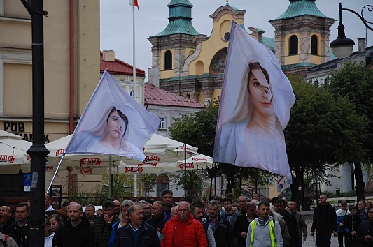 Cudowna Immaculata „wróciła do domu”! Rodzinny Różaniec w Przemyślu