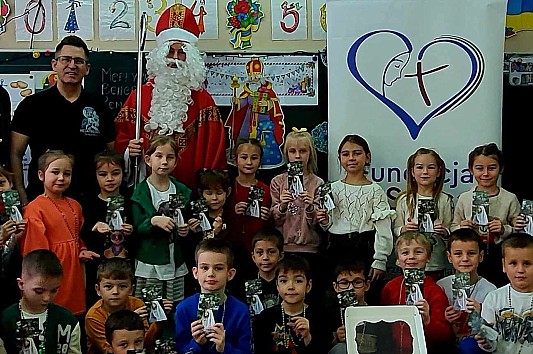 Kto zrozumie dzieci, żyjące w kraju ogarniętym wojną...Fundacja 3 Serca ze św. Mikołajem we Lwowie